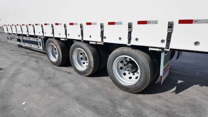 Curtain-side semi-trailer